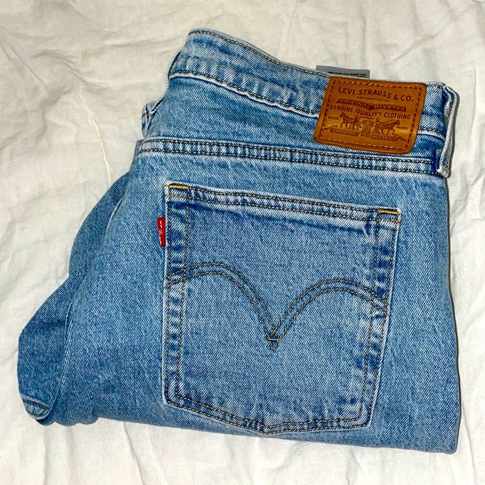 Levi’s Wedgie style, acid wash, size 32 inseam 27”